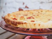 Quiche met kerstomaten en Parmezaanse&nbsp;kaas.