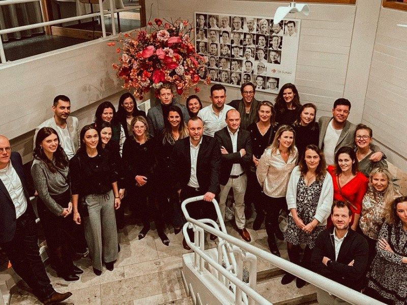 Herinneringen en kameraadschap: Een terugblik en weerzien van het promotiejaar 2008 op Hotelschool Ter&nbsp;Duinen.